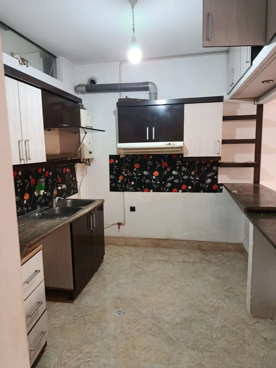 دو طبقه دربست با مغازه ماشین رو گلشهر گلبو