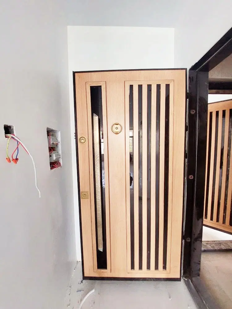 آپارتمان ۹۴ متری شخصی سازی شده پارکینگ و بالکن