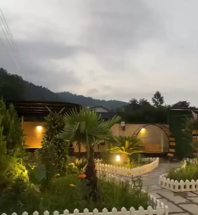 کلبه  دو خواب جنگلی جکوزی دار