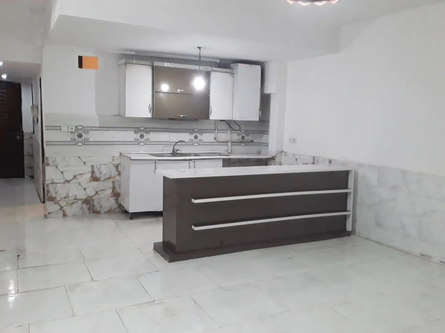 همکف ۶۰ متری هدایت غربی کنارپارک حجاب