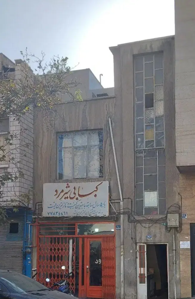 ۸۲ متر ملک کلنگی دارای ۲۴ متر مغازه در نارمک