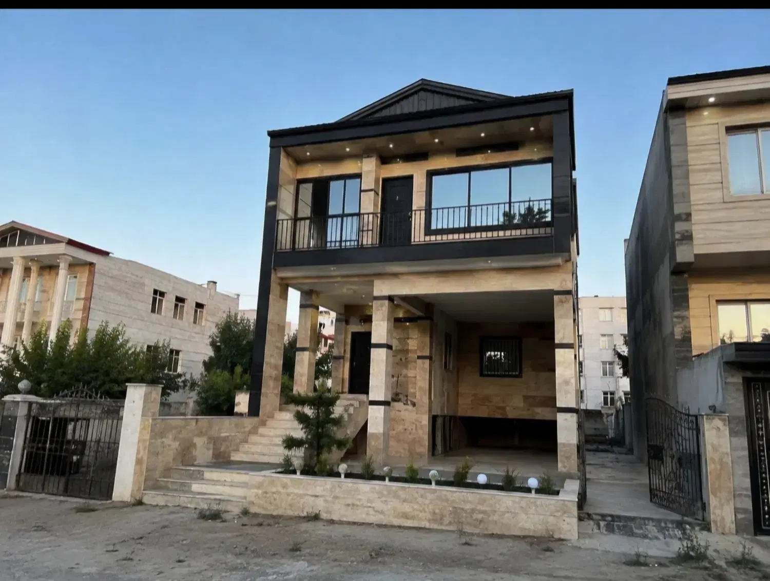 فروش منزل دوطبقه نوساز دوبر و کلید نخورده