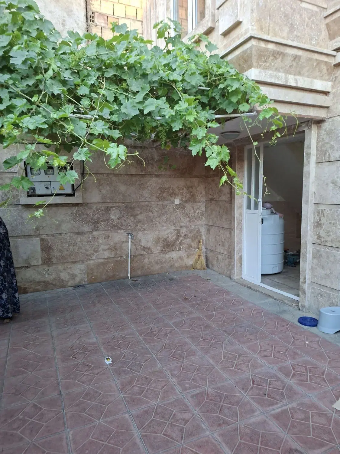 واحد ۱۰۴ متری طبقه اول