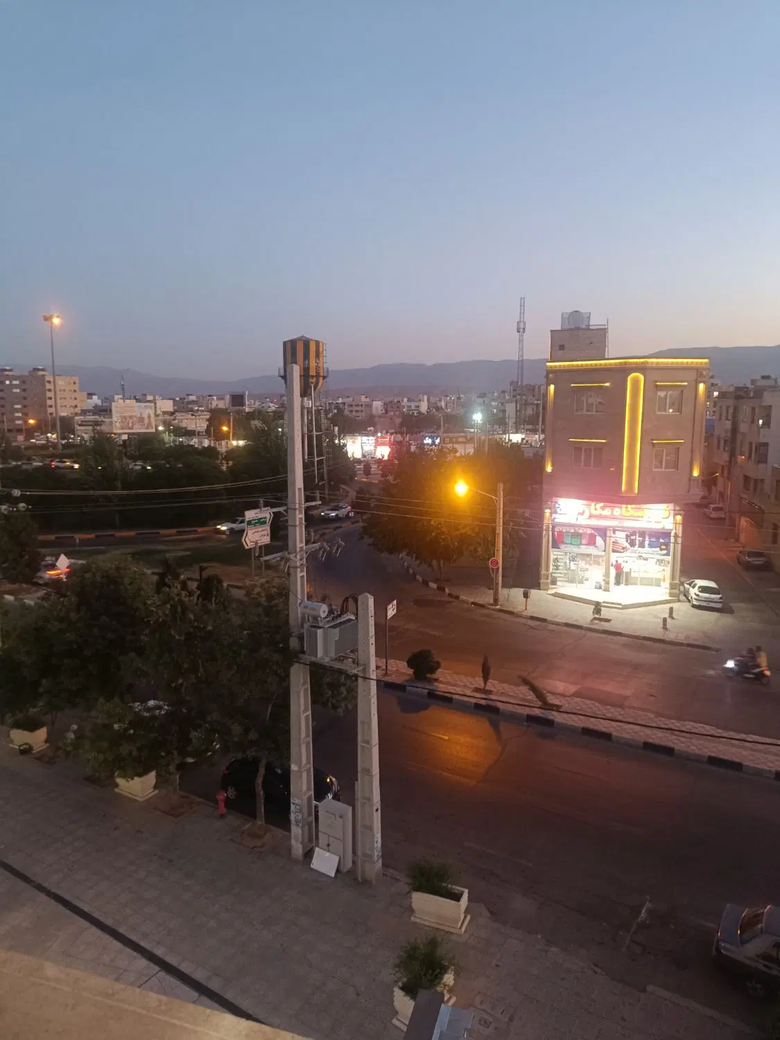 فروش واحد سه خوابه بر سیاحتگر