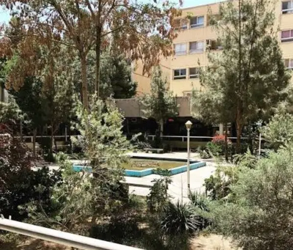 مغازه داخل پنج طبقه