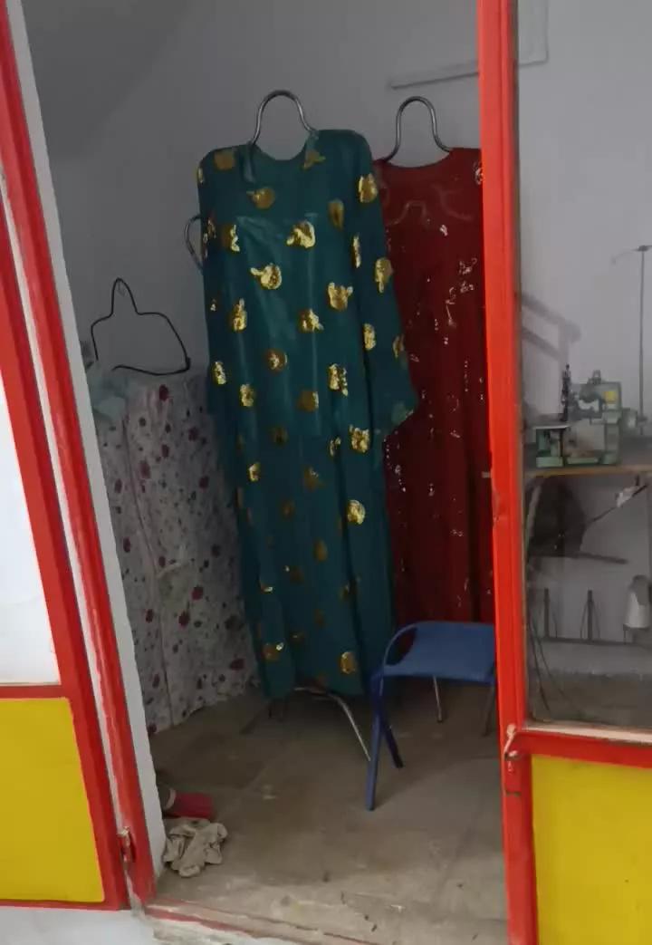 مغازه در خیابان سیروس