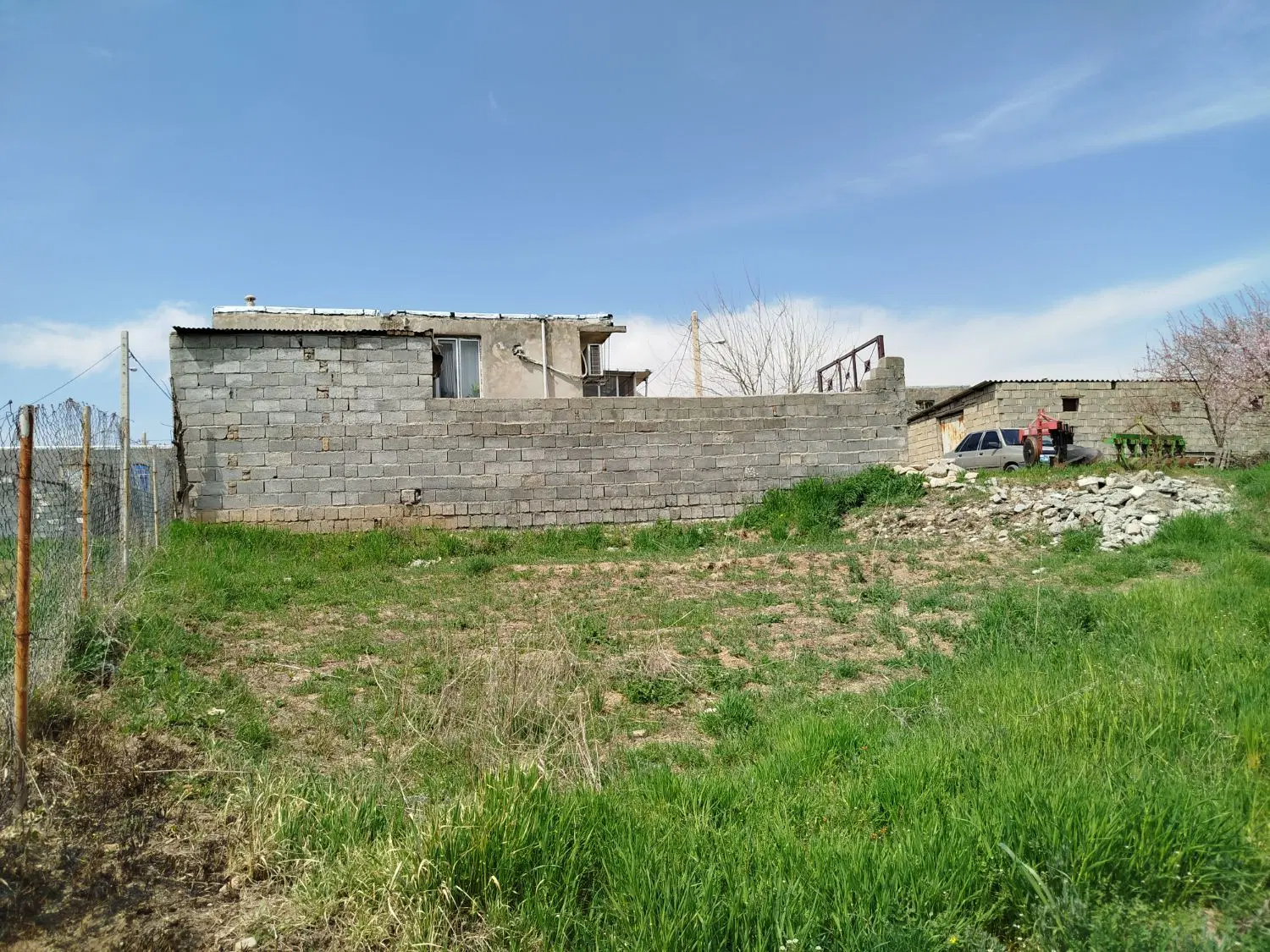 زمینی با مجوز ساخت در روستای الک