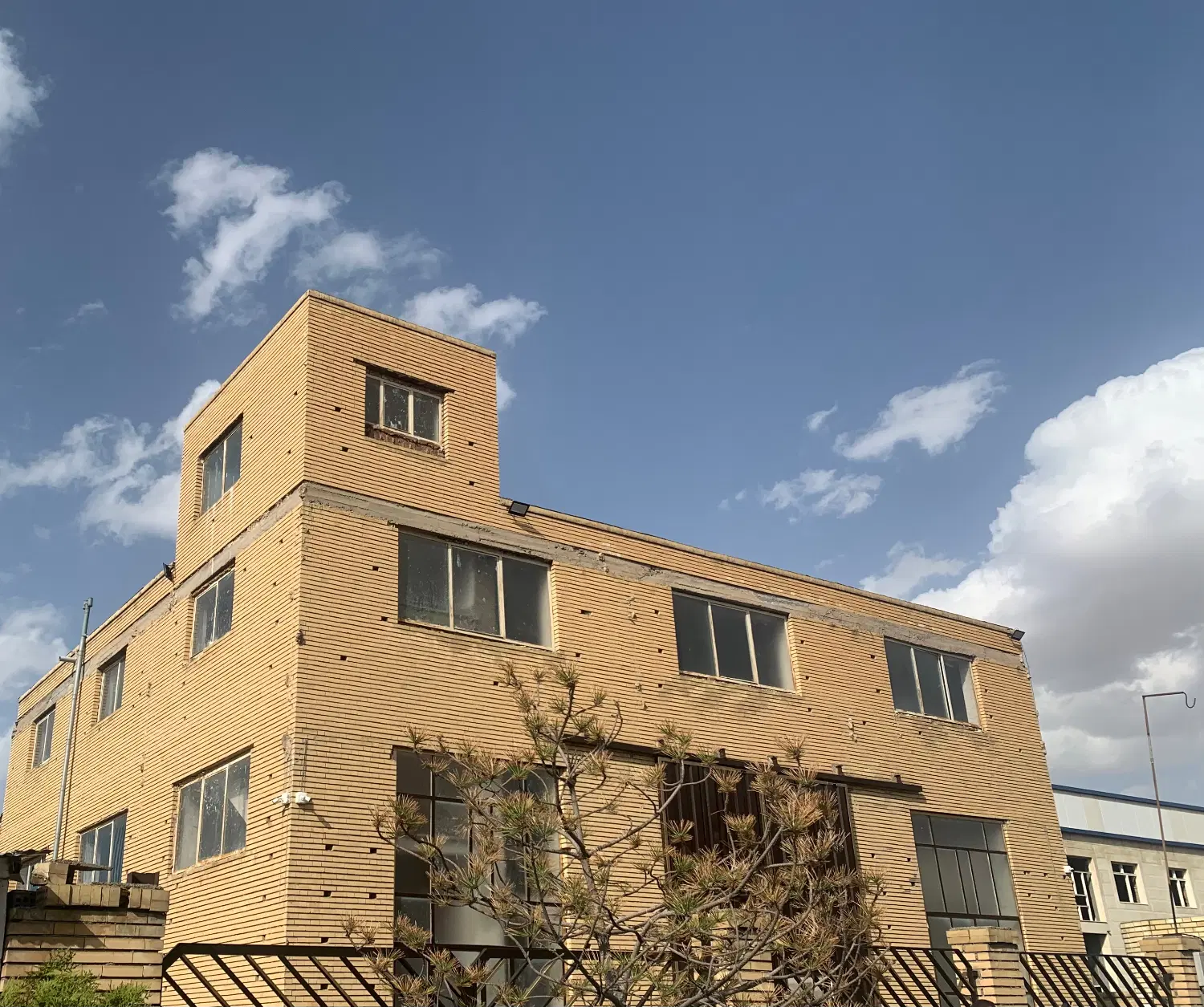 اجاره کارخانه سالن بهداشتی