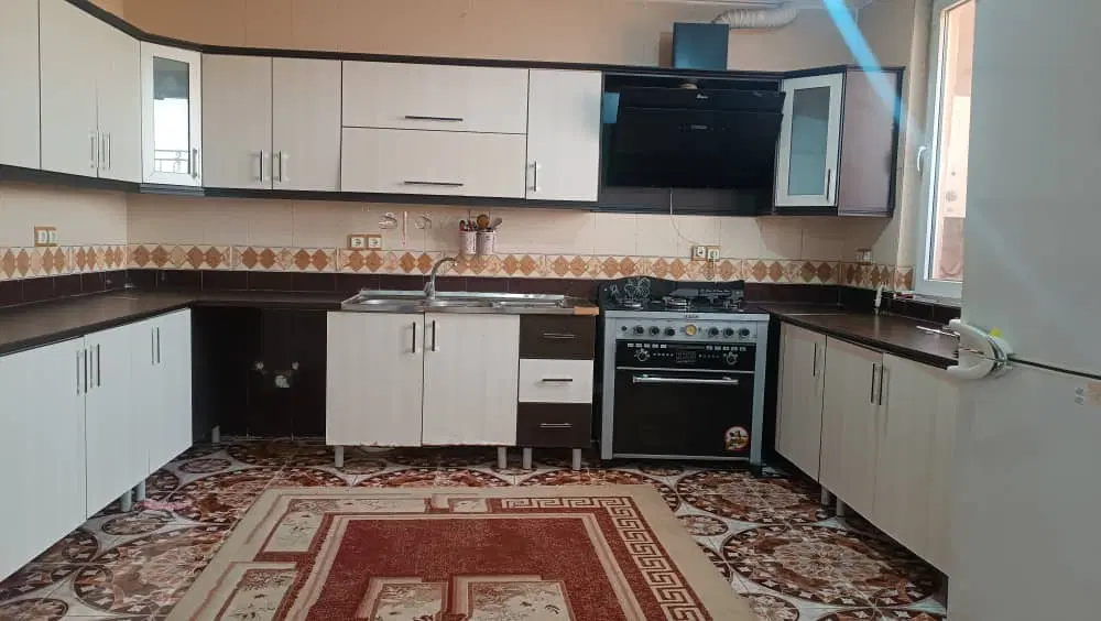یک آپارتمان واقع در خیابان آبان_بنگاه والفجر