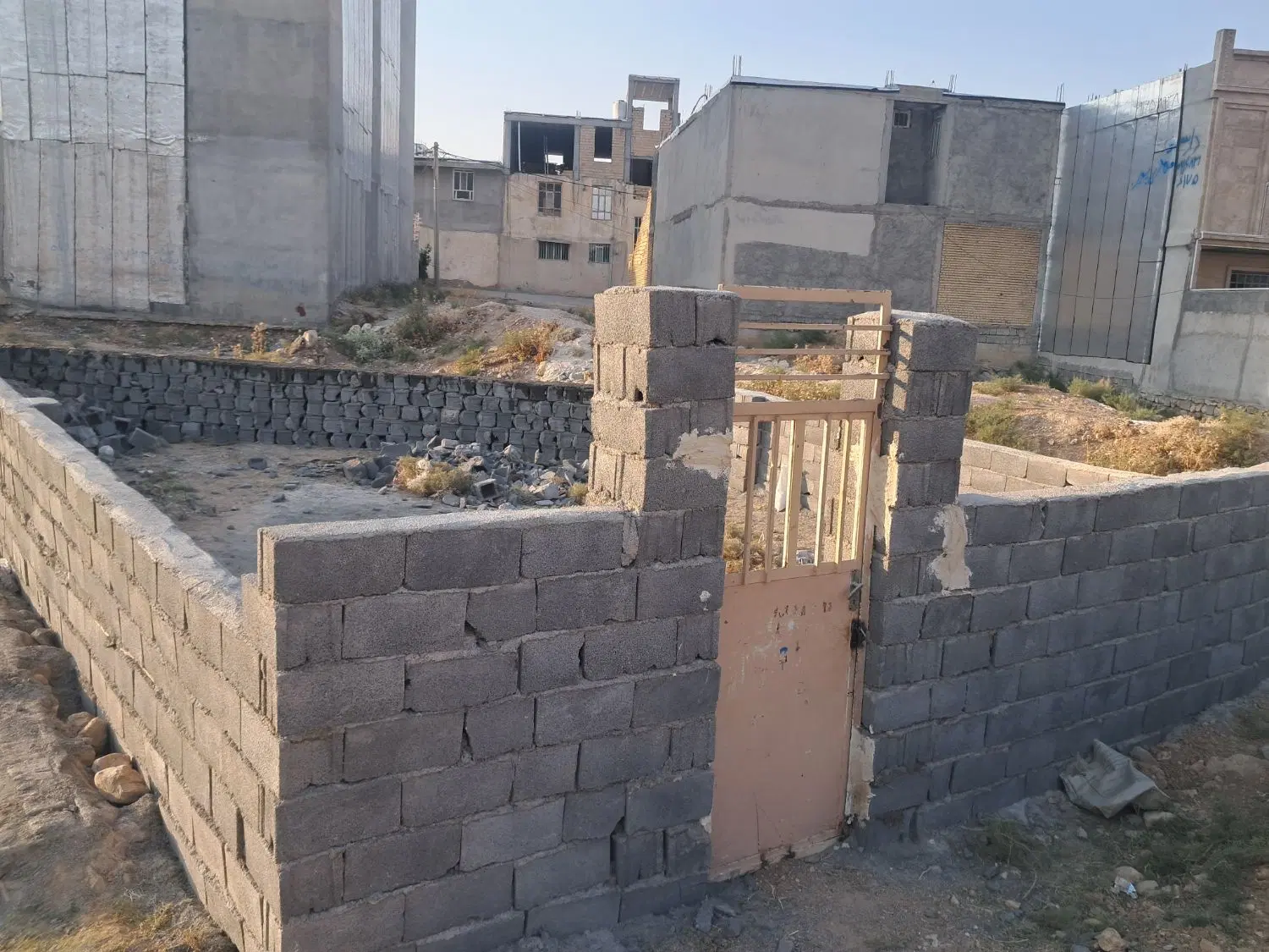 زمین نقلی در خیابان امیر کبیر ۴