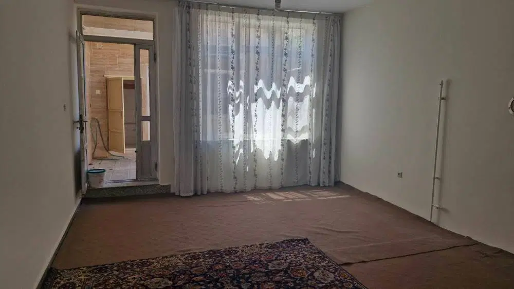اجاره حیاط دربست 90 متری مرکز شهر