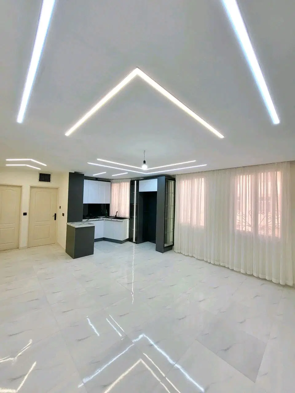 ۵۱متر سالن پرده خور پارکینگ سندی روبنما قول صادقیه