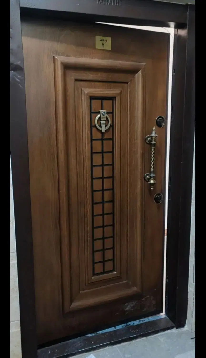 بین ۲۲ بهمن ۳.۲