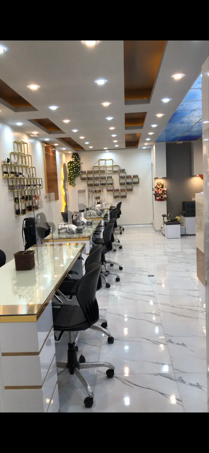 اجاره ی صندلی و میز در آرایشگاه