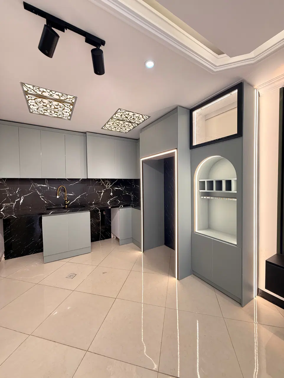 ۸۰متر_سالن پرده خور_کابینت بانوپسندو جادار_پارکینگ