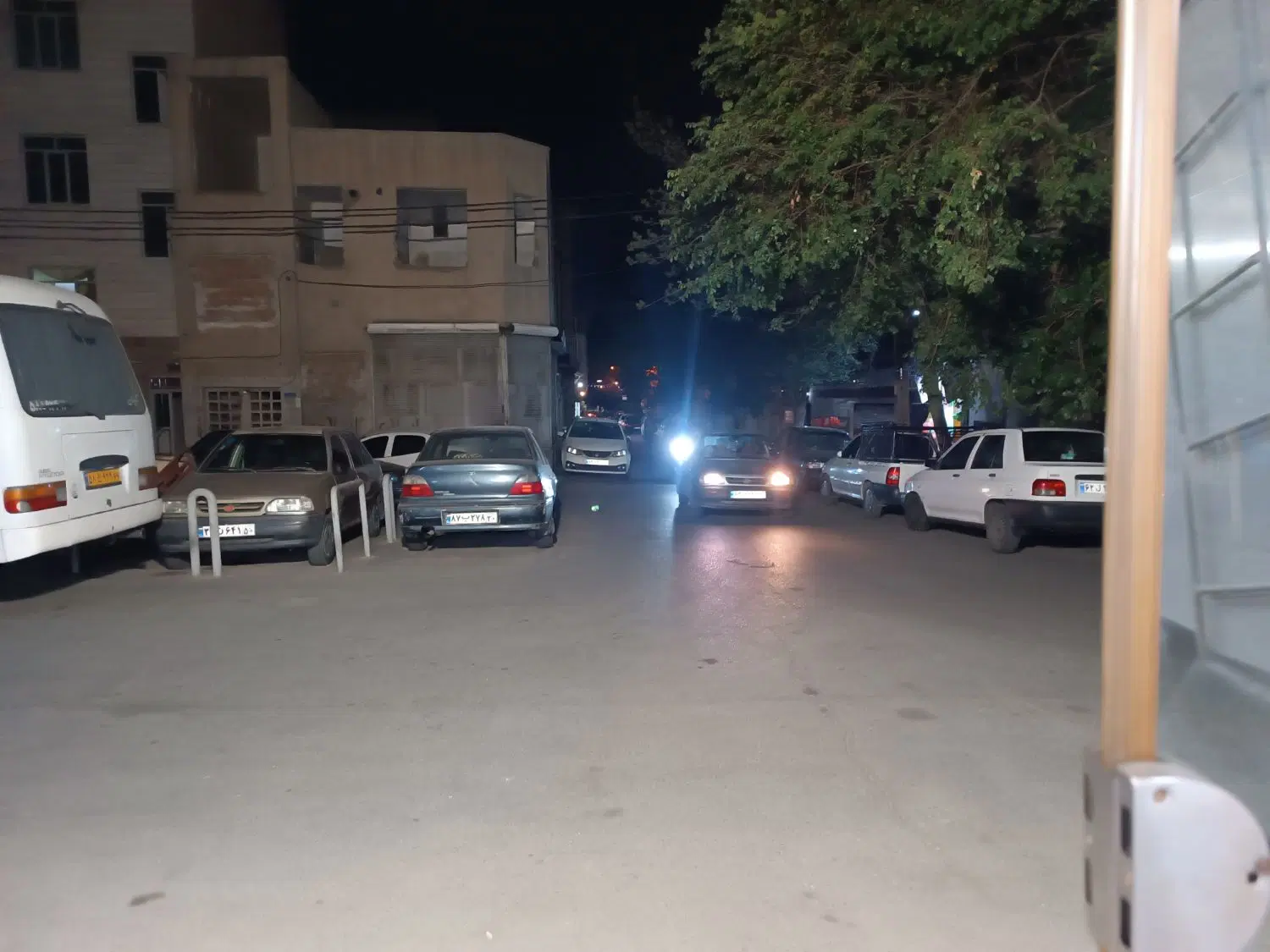 مغازه فروشی ۴۰متر کف و ۲۸متر بالکن تجاری