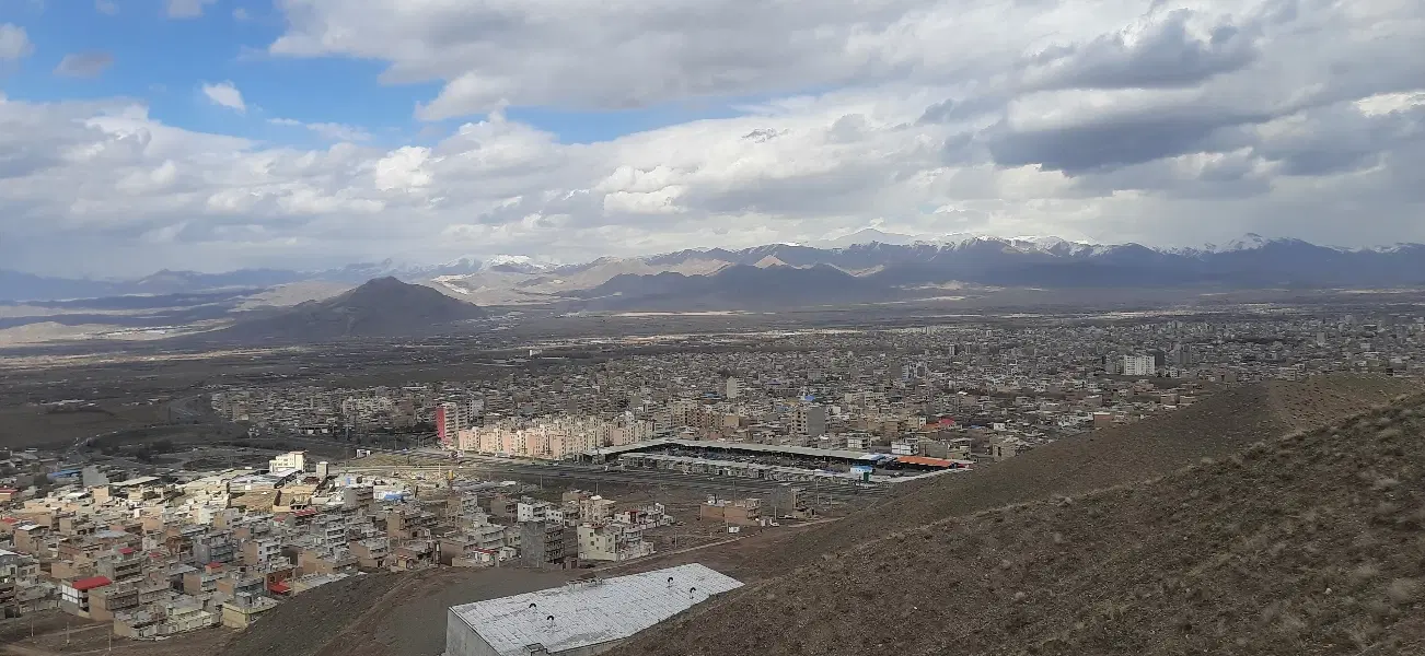 خانه مسکونی دو طبقه جنب پارک جانبازان