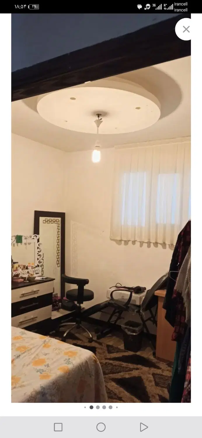 خانه 54 متر طبقه اول 250 رهن  و 300 وام دارد