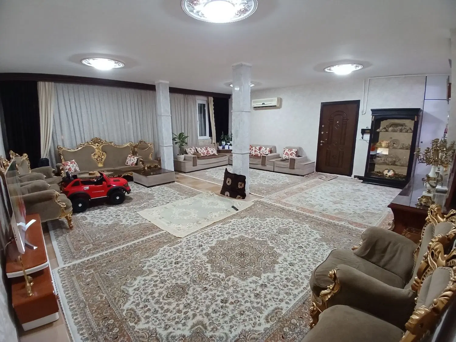 واحد ۹۳ متری مرکز شهر نزدیک پست شهید قندی