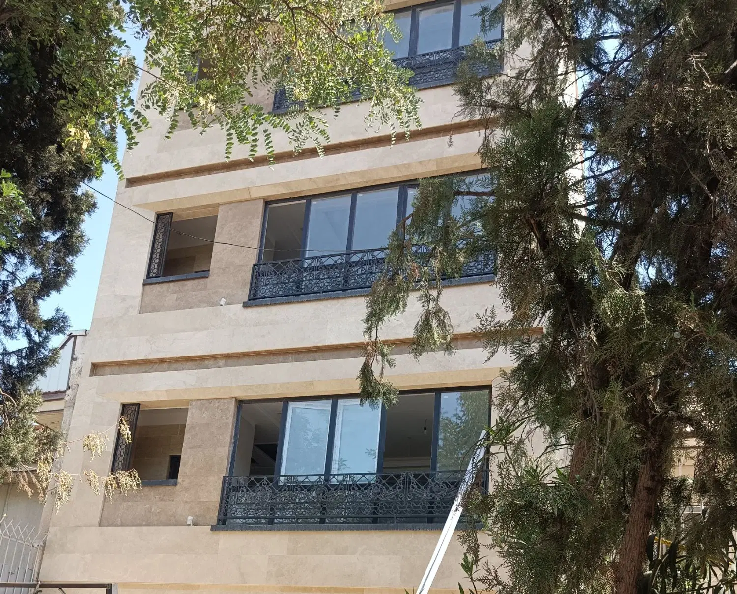 200مترزمین 330متربنا36مترتجاری شهرک راه آهن