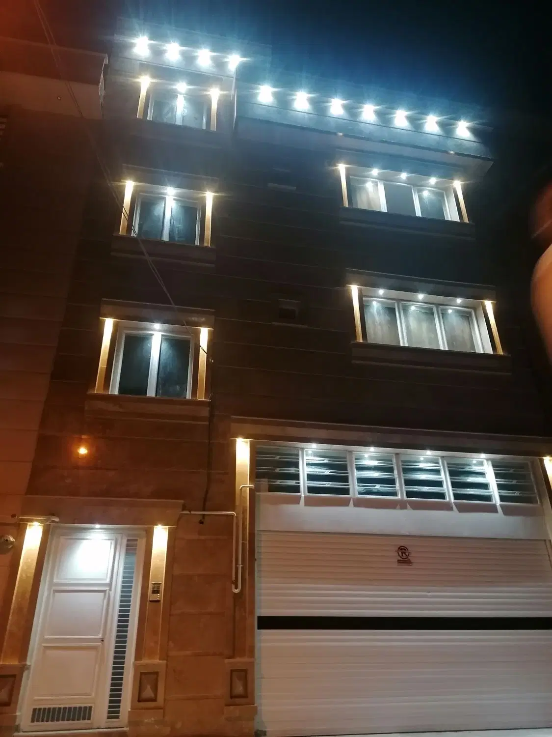 آپارتمان 145 متری نوساز روبرو شهرک لاله