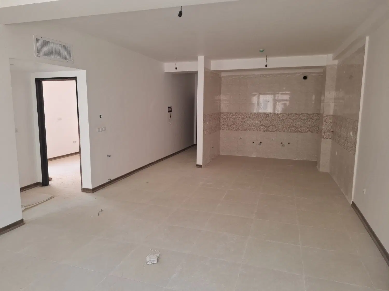 فروشنده آپارتمان مسکونی