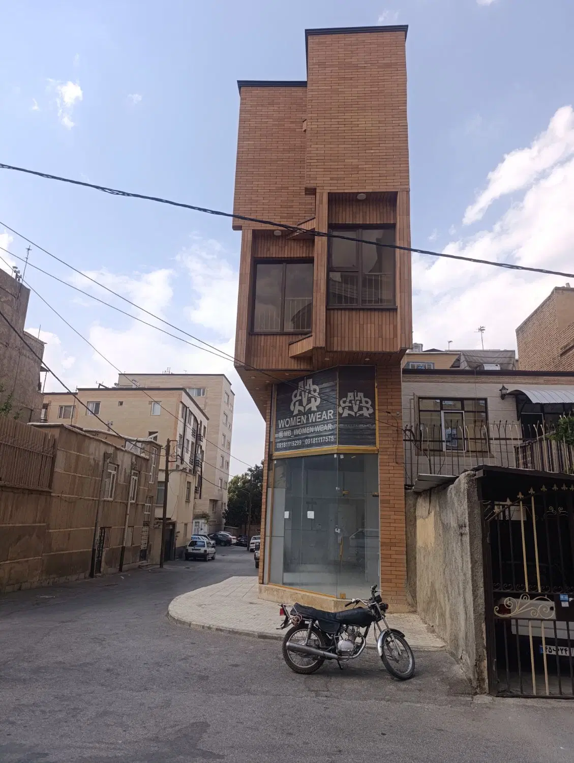 اجاره ساختمان اداری تجاری در 3طبقه