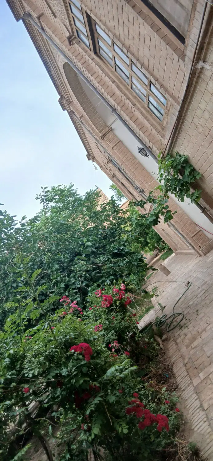 خانه باغ ویلایی  قدیمی مرکز شهر یزد