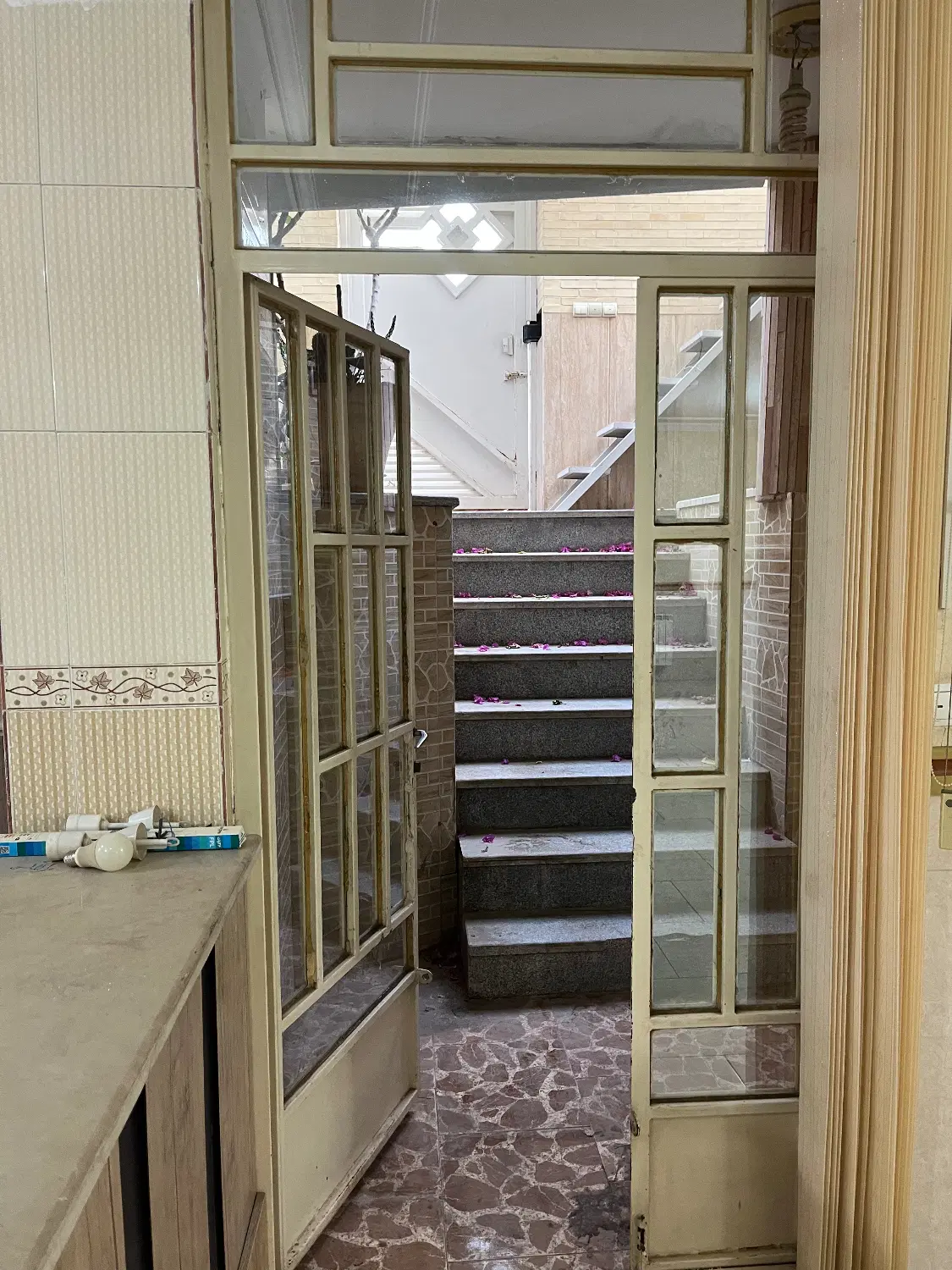 نیم طبقه اجاره در آذریه