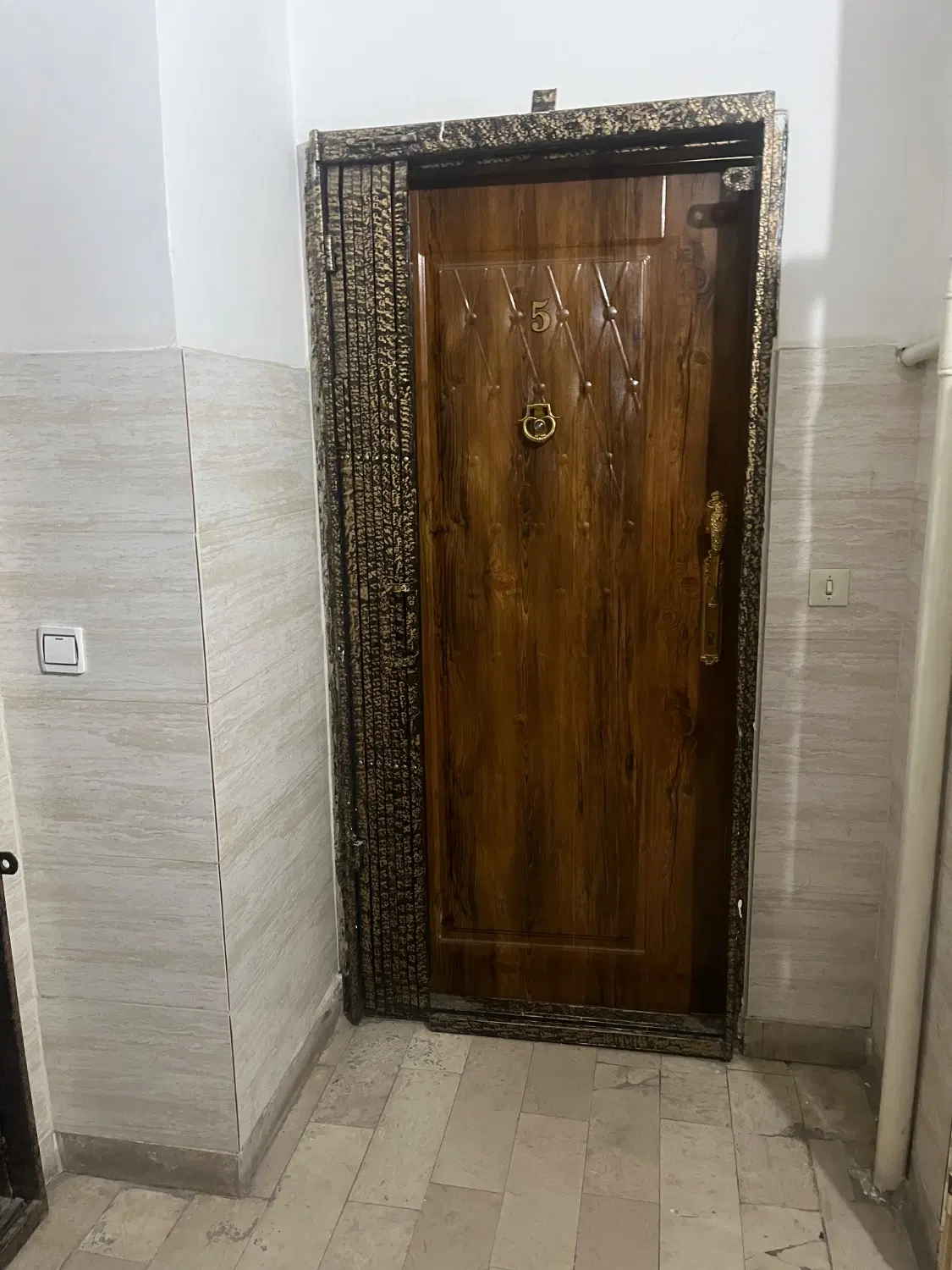 فروش واحد اپارتمان در اندیشه