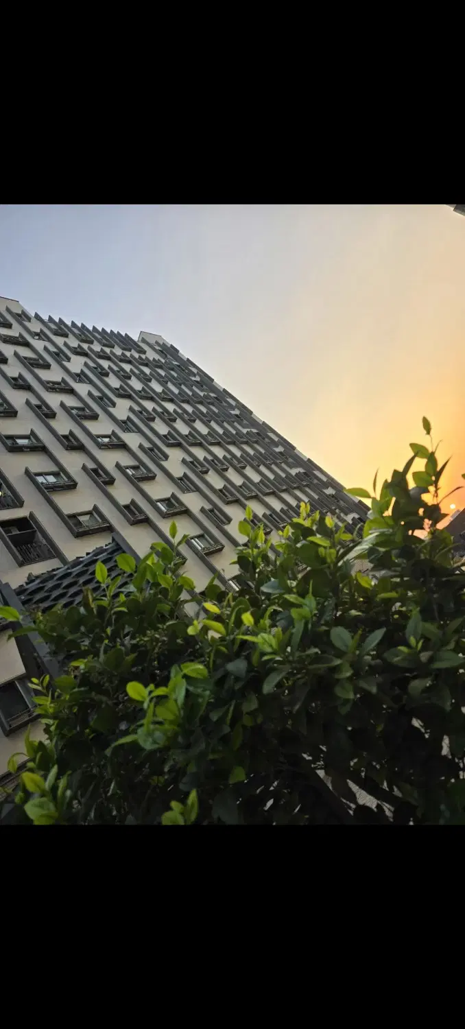 74 متری در برج رضوان