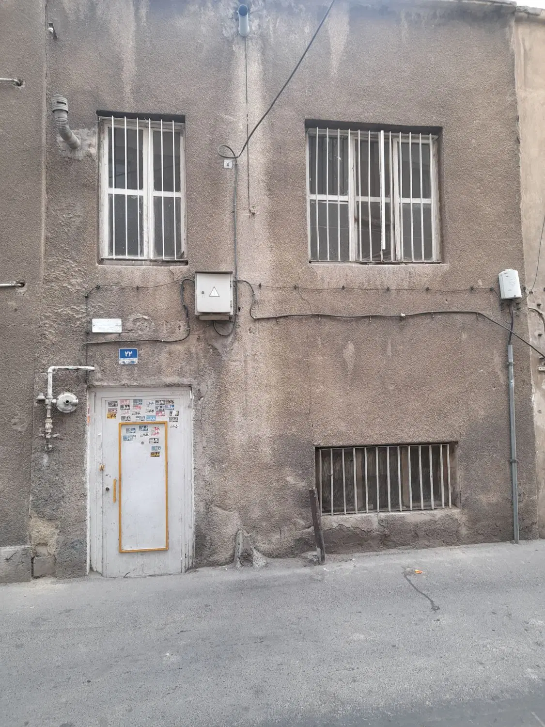 حیاط خونه گلنگی آپارتمان زمین تولیدی انباری مسکون