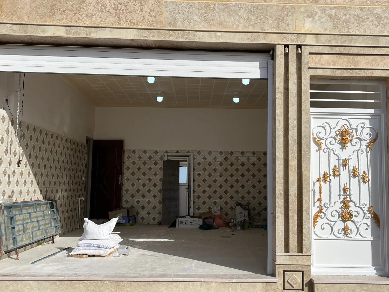 مغازه مناسب   و انبار و خیاطی و ارایشگاه
