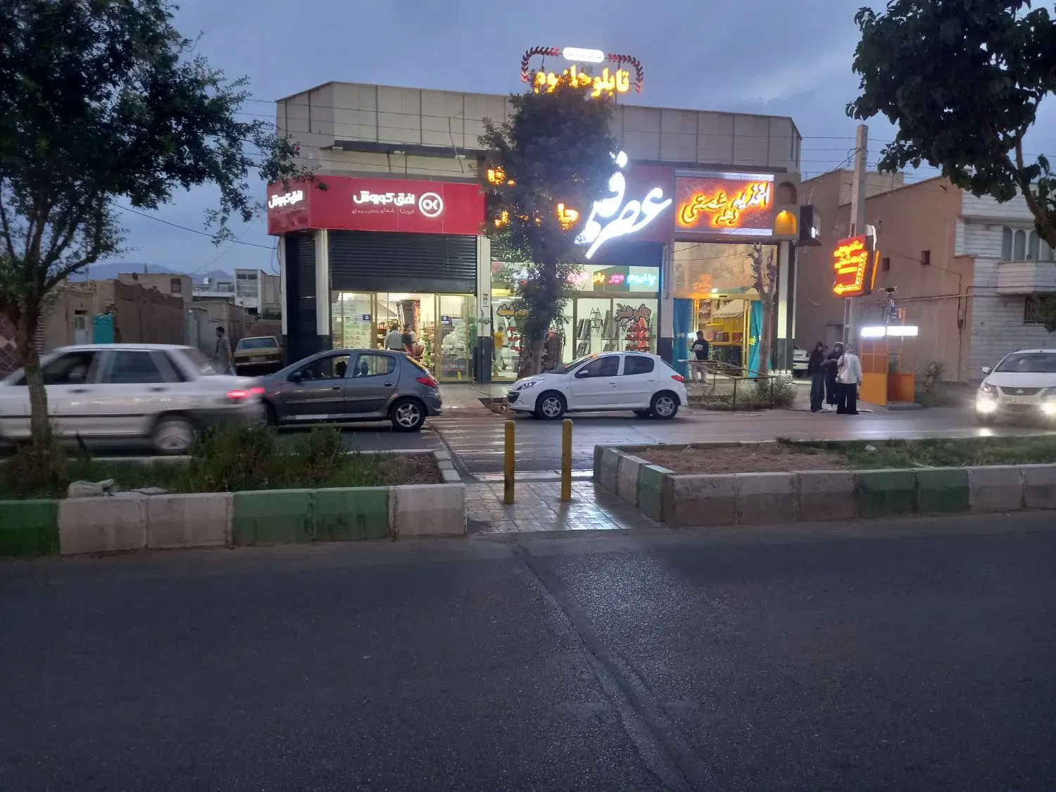 سه دهنه تجاری بر اصلی