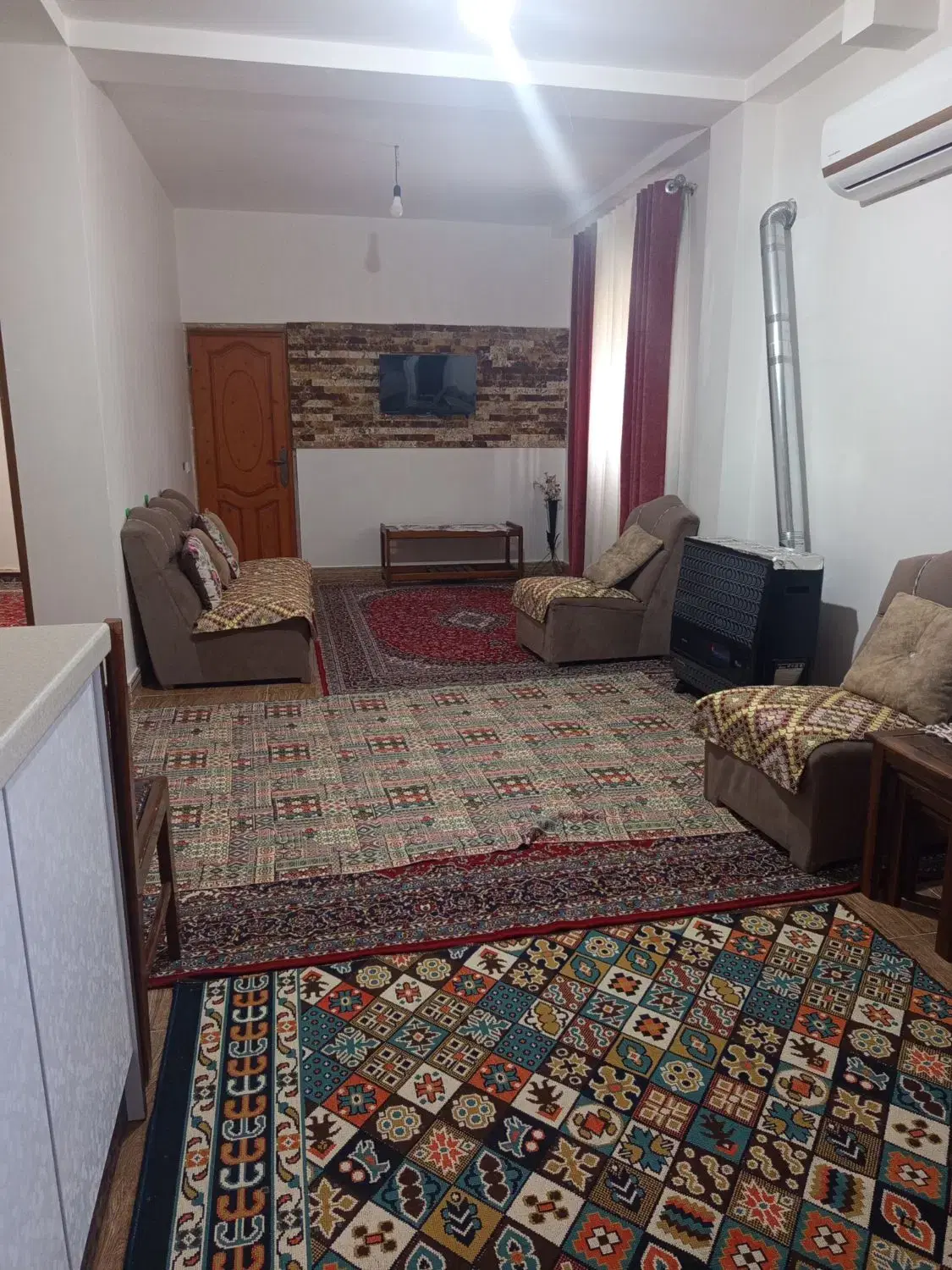 ویلا نیمه دربست