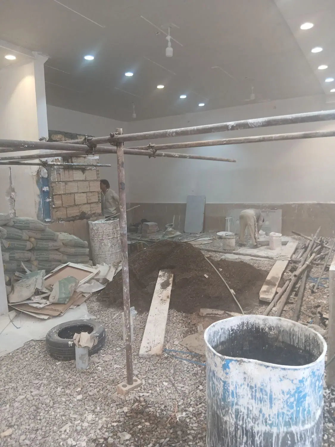 مغازه حاشیه خیابان عامل