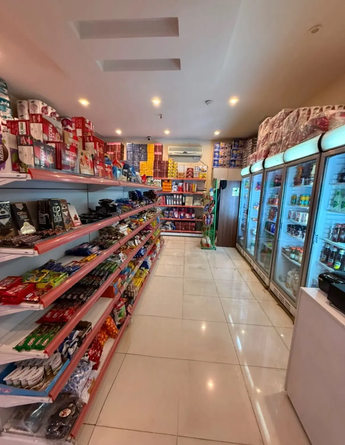 سوپر مارکت واقع در مجموعه پزشکی پر تردد