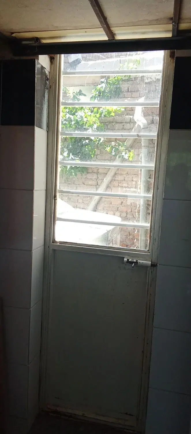 اجاره مغازه دو دهنه بر خیابان اصلی ۱۲۰ متر