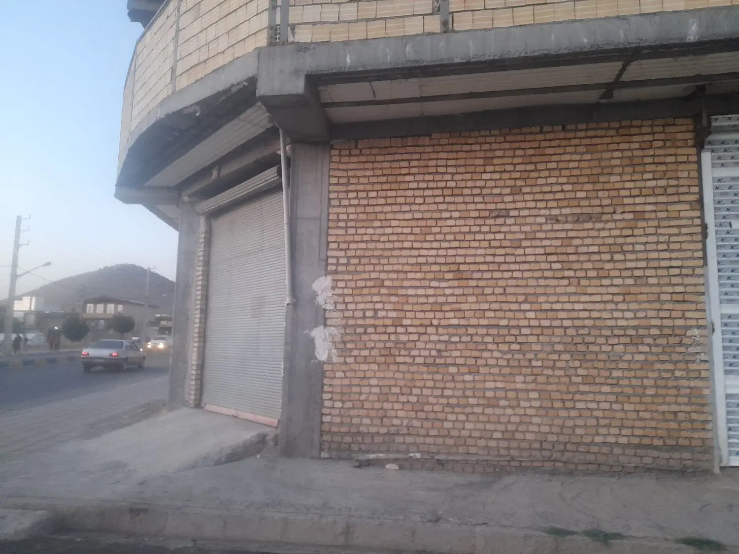 مغازه ۱۰۰متری