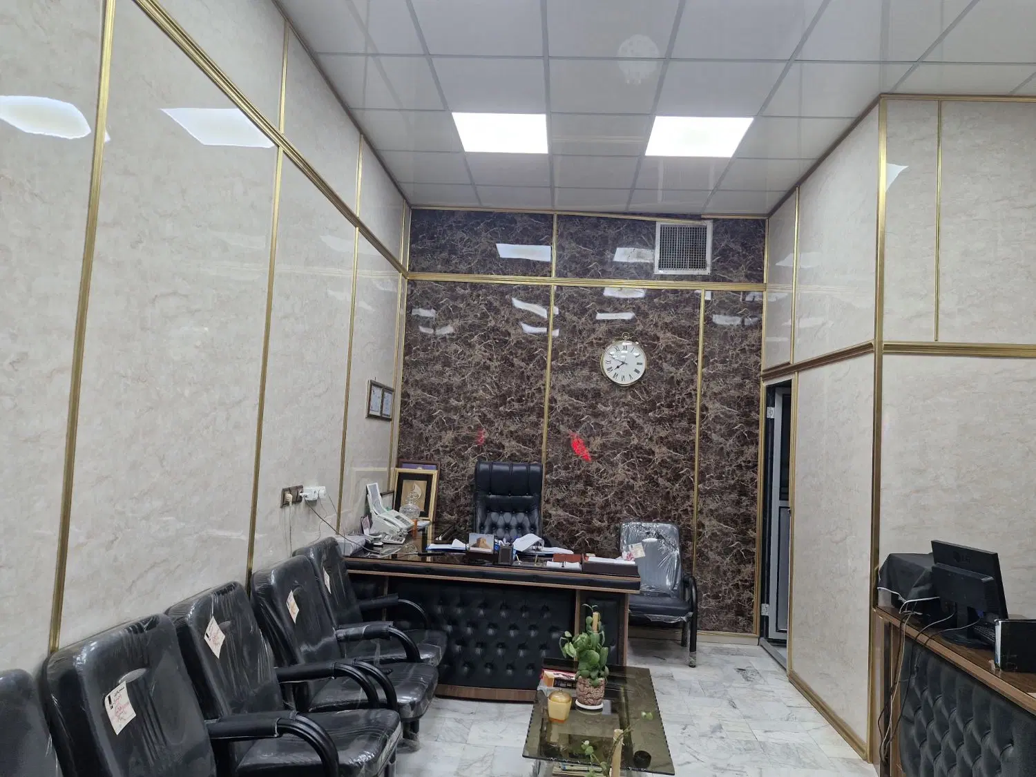 مغازه تجاری دو نبش دو دهنه سنددار