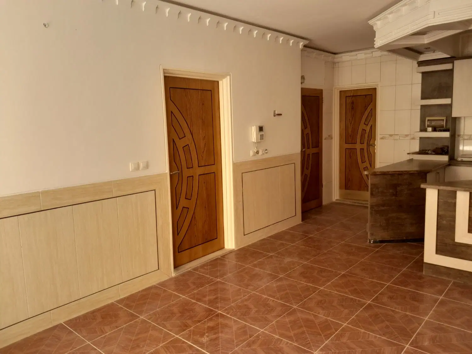 بر خیابان برلیان روبروی پارک نگین