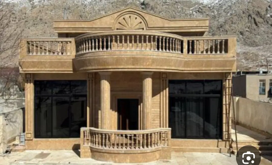 خانه مادوان بین دو جاده
