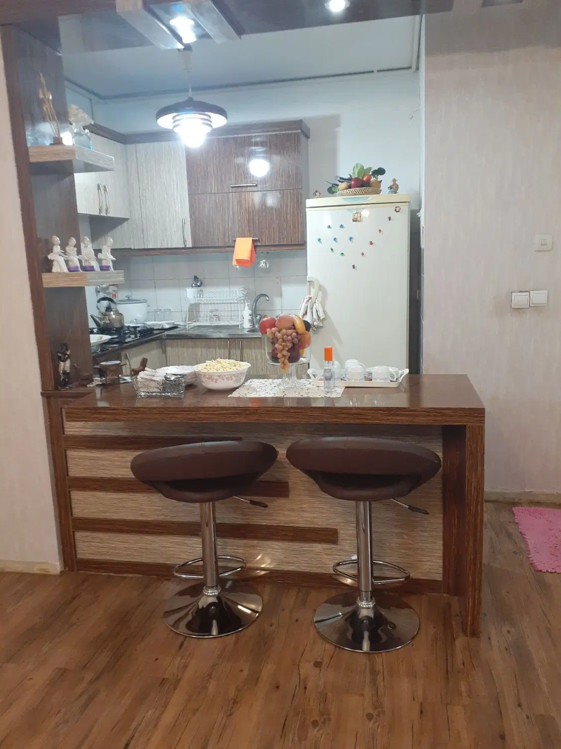 حسابی ۳۶ مجتمع گلایل .همکف