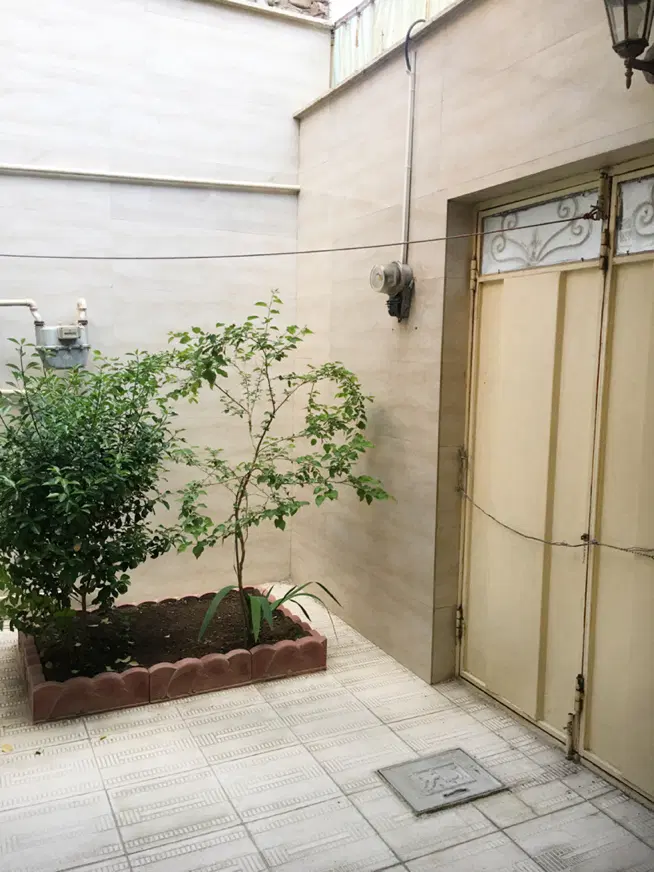 حیاط ۱۰۰متری در شاهگلی پشت ایستگاه اول مترو