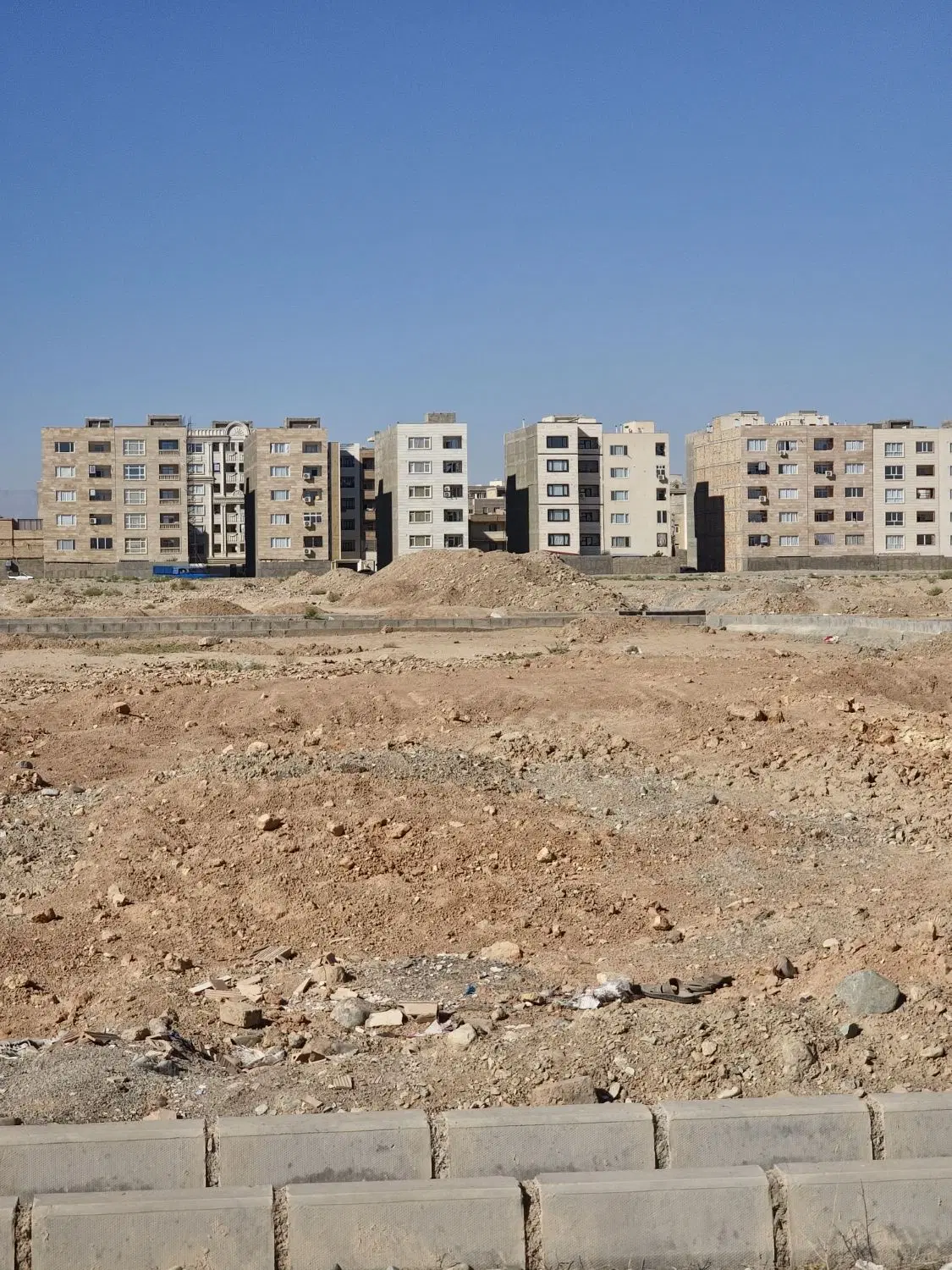 زمین ۲۰۵ متری در بهشت ۷