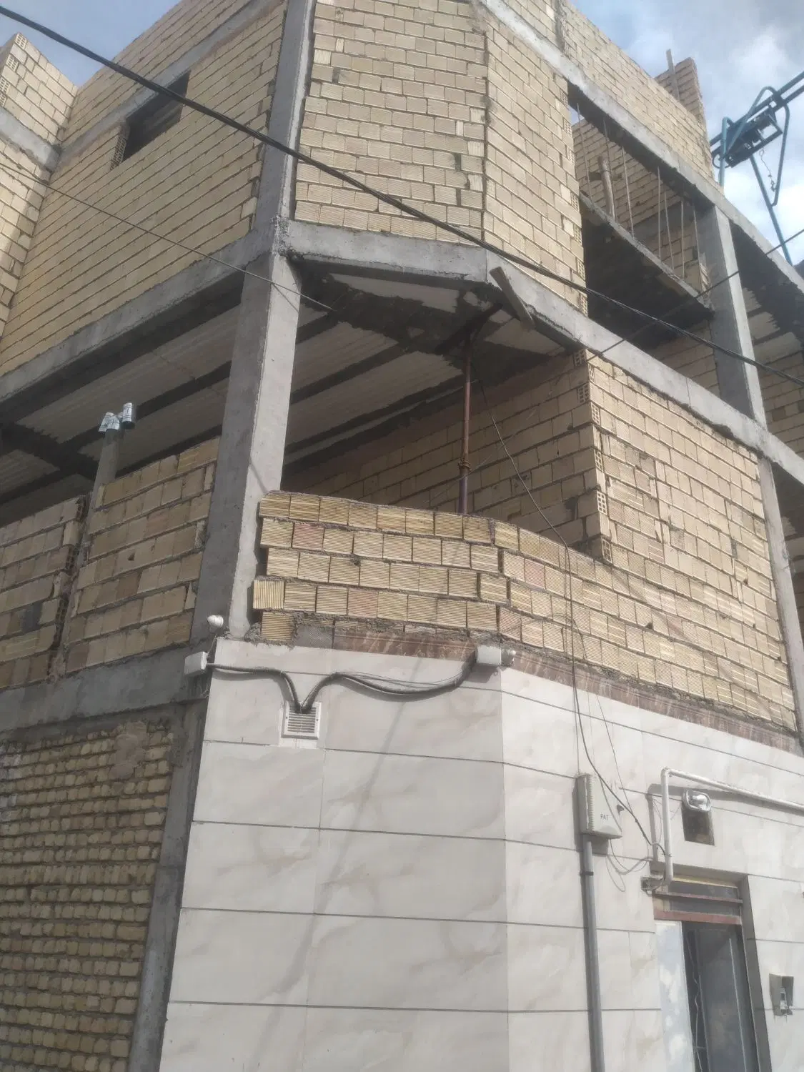 خانه سه طبقه نوساز دراتشگاه دربست بفرمش میرسد