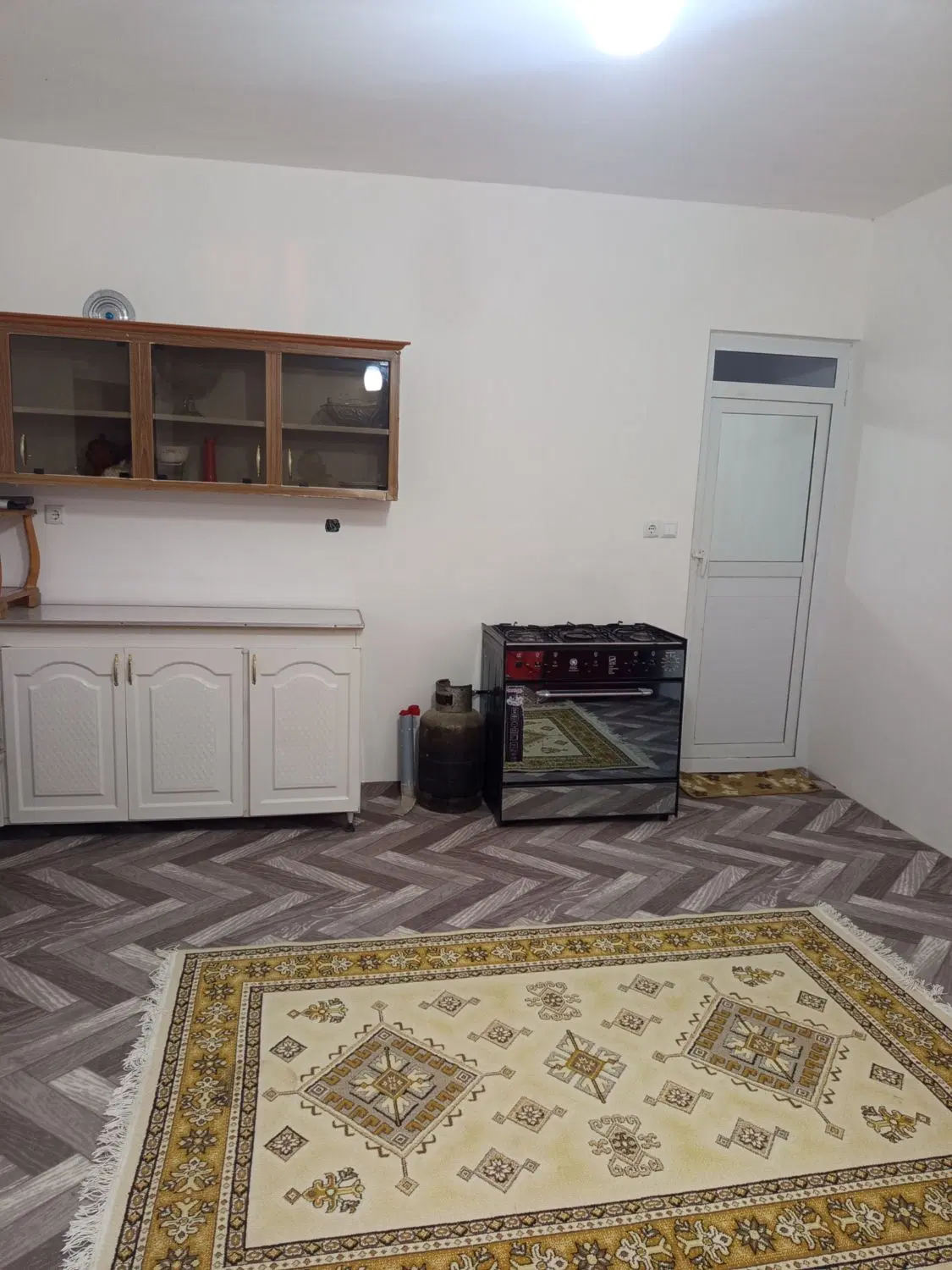 فروش باغ انگور ایستاده 4ساله و ساختمان تازه ساخت