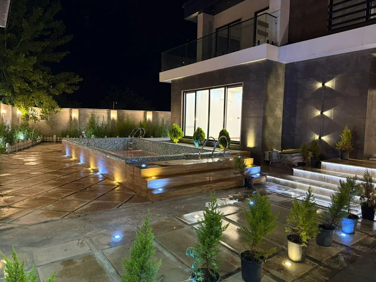 ویلای لوکس مدرن با استخر چهارفصل