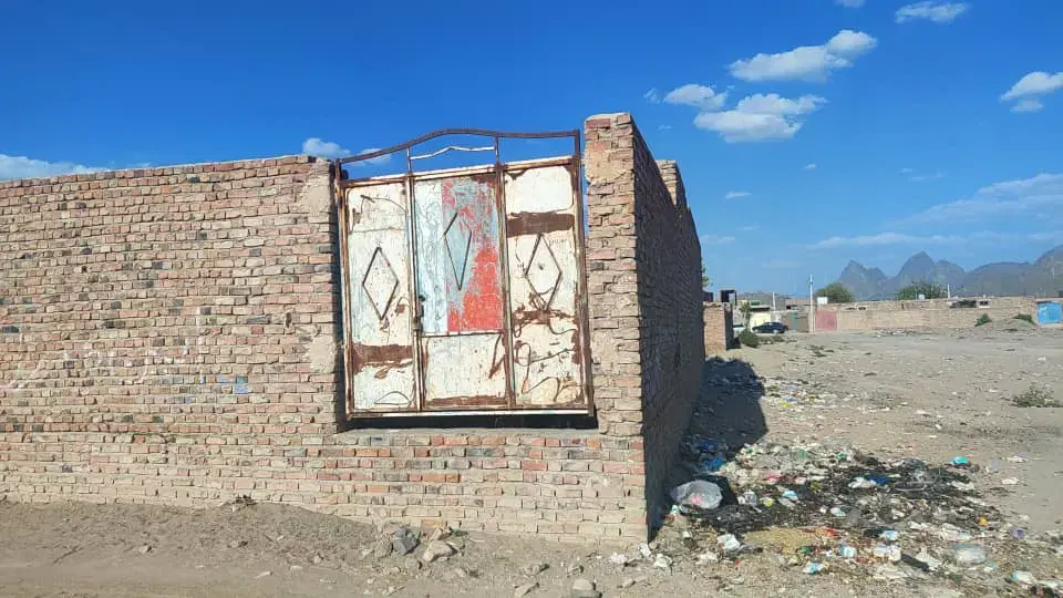 زمین نیمه ساخت پشت پرسی گاز