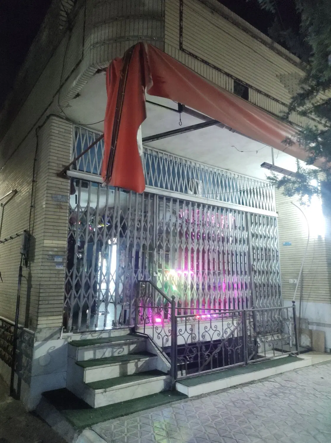 مغازه ۴۸ متری، بَرِ خیابان ولیعصر کهریزسنگ